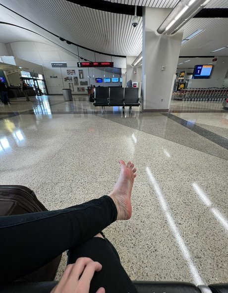 jewelsfeetandtoes model adult pic