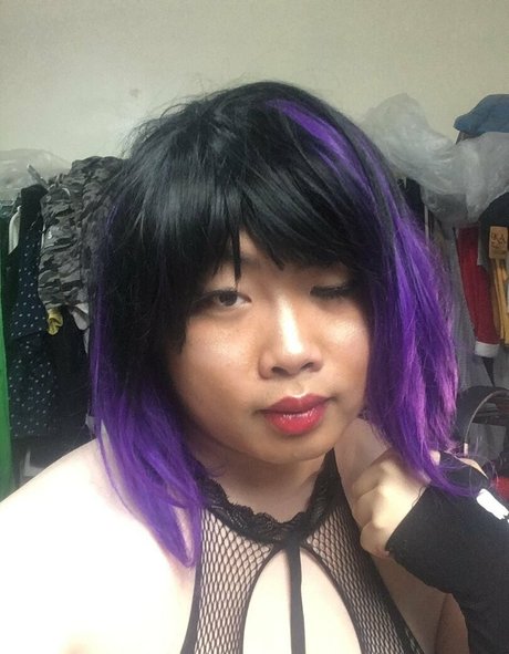 hakuru 15 erotic model image