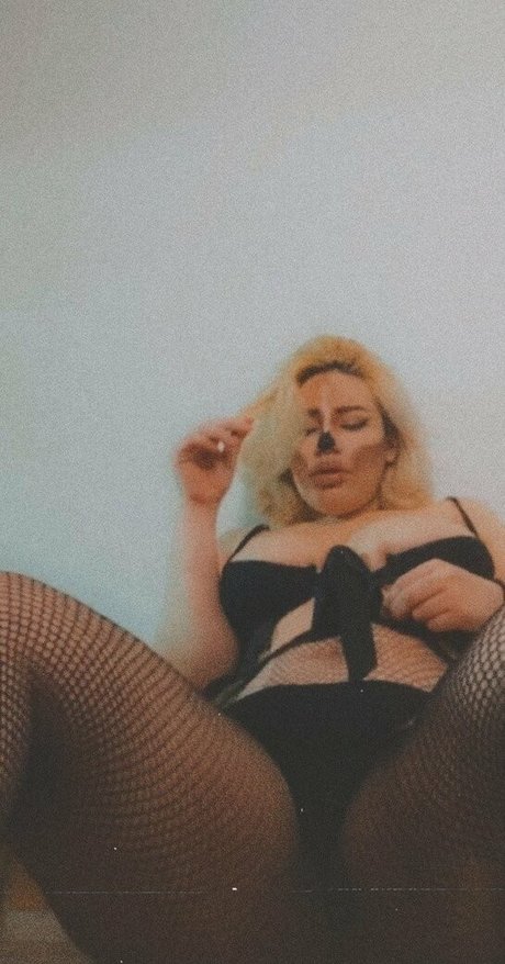 kmenotti sex model photos