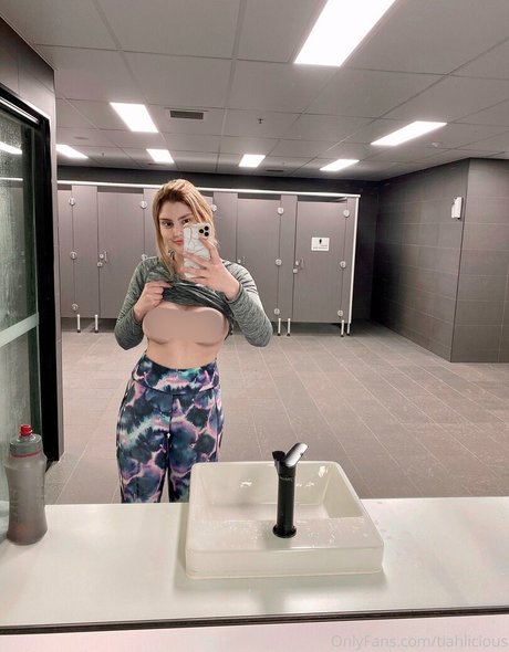 Tiahlicious naked pornstar gallery