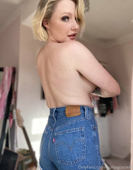 loumonrow nudes star pics