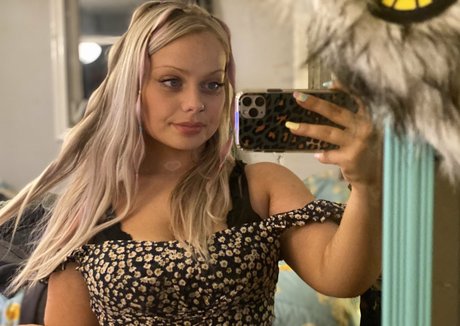 sototally model hot photo