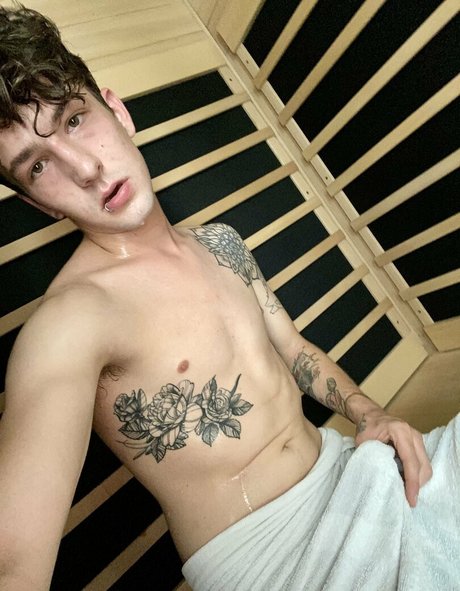 chrisoflyng star exclusive pictures