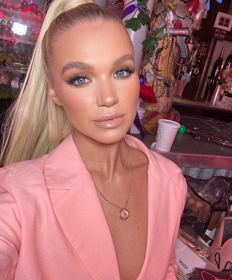 Abbie Quinnen Quick model image