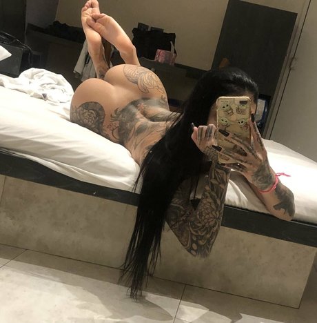 Thayna Crispim nice star image