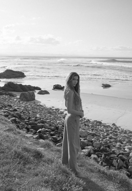 Sjana Elise Earp beautiful actress pics