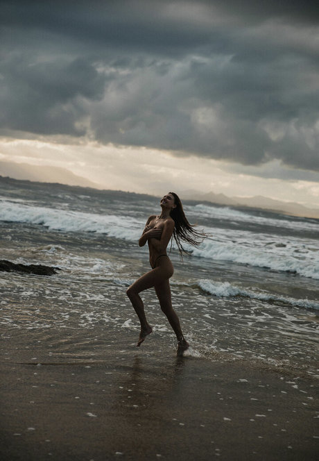 Sjana Elise Earp star sexy img