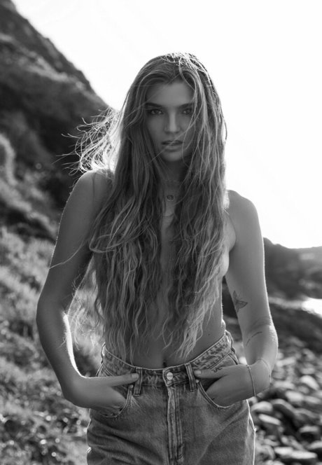 Sjana Elise Earp nude actress image