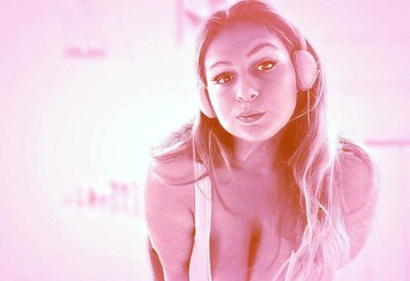 misslunamagic star sexy picture