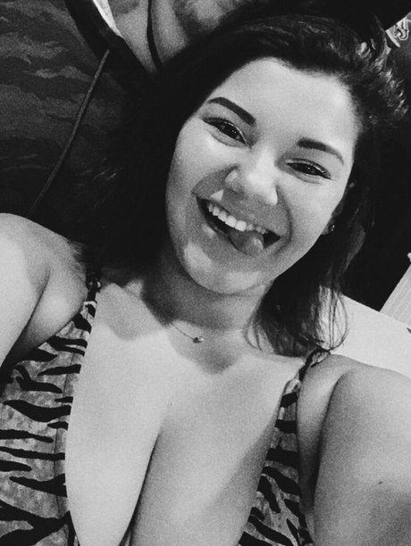 Hannah M naked star pic