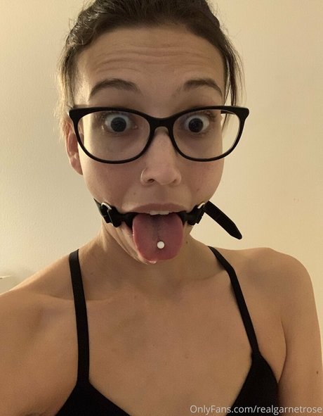 realgarnetrose nude actress photo