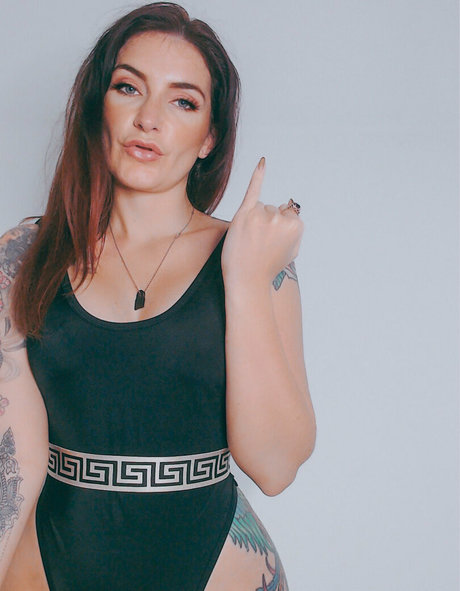 adreenacuckoldress sexy model galleries