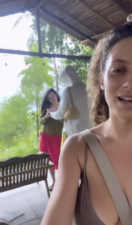 Ariel Kahana Quick model image