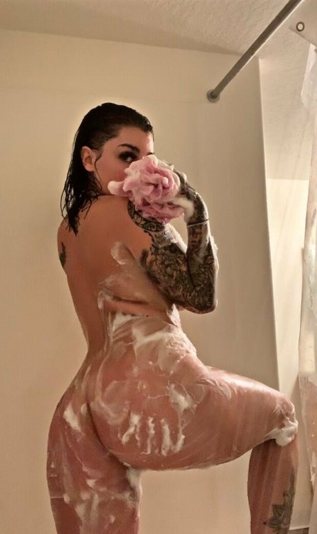 Jbaaee model nude images