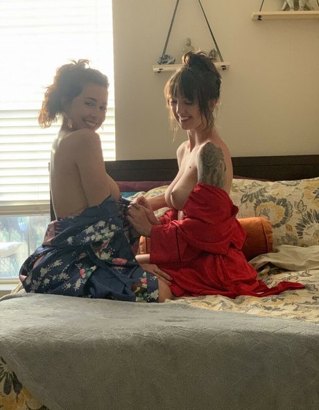 Alli Peach Hamilton pornstar adult image