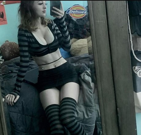 goth queen os model art pic