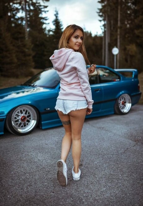 Lisa Yasmin art model galleries