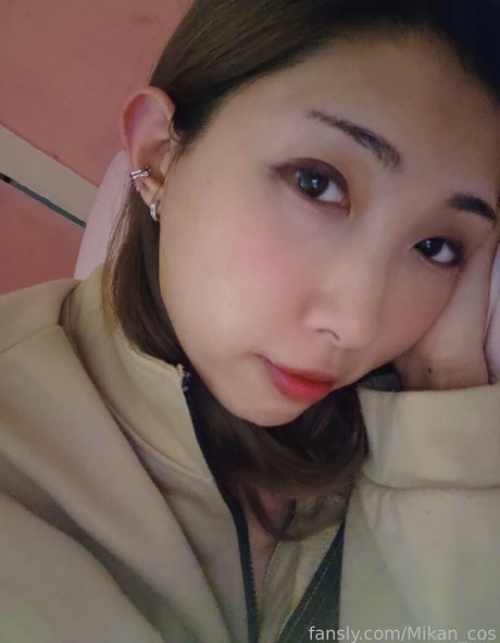 MikanCos sexy model gallery