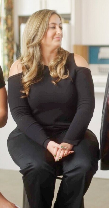 Nicole Enayati high quality model image