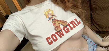 sexyredinbed exclusive pornstar gallery