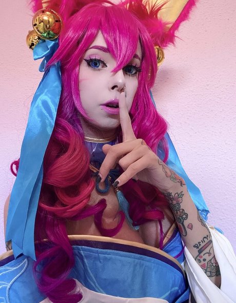 SerasCosplay model high quality image