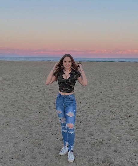 maeganrayy model naked pictures