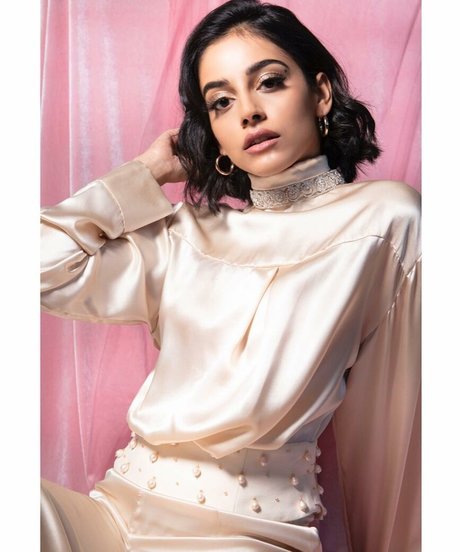 Banita Sandhu top actress pictures