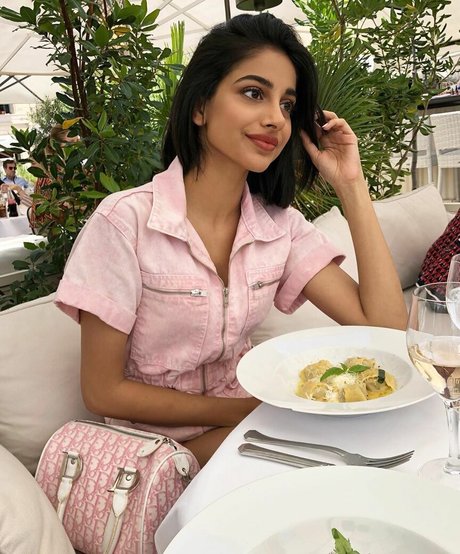 Banita Sandhu nude star galleries