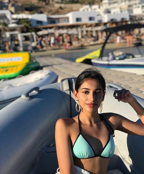 Banita Sandhu Quick model image