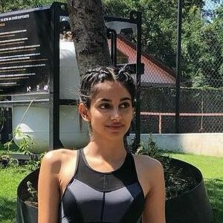 Banita Sandhu model nice images