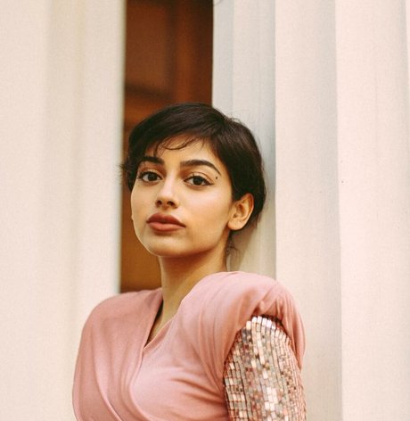 Banita Sandhu star pretty picture