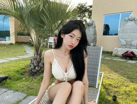 Haxxnini naked model pic