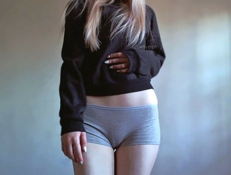 LiaNymph star top gallery