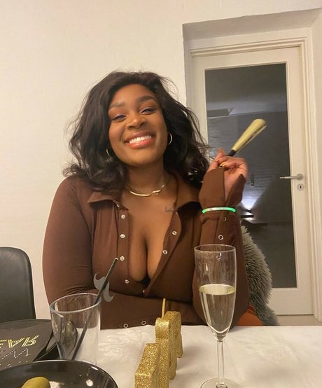 Zee Ngema pornstar beautiful pic