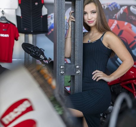 Fiege Eszter free model pic