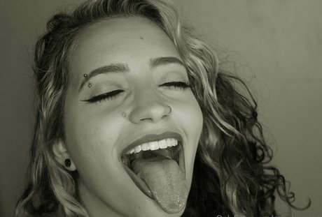 Miackerman xxx model photo