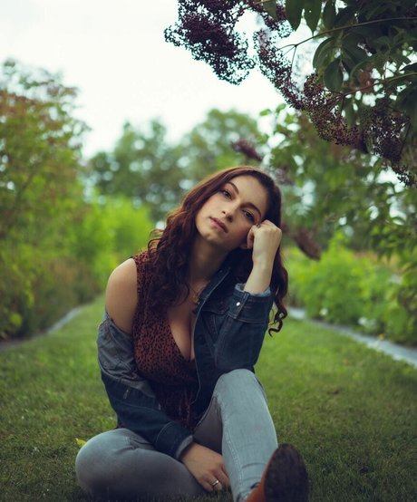 Sydney Meyer beautiful actress photos