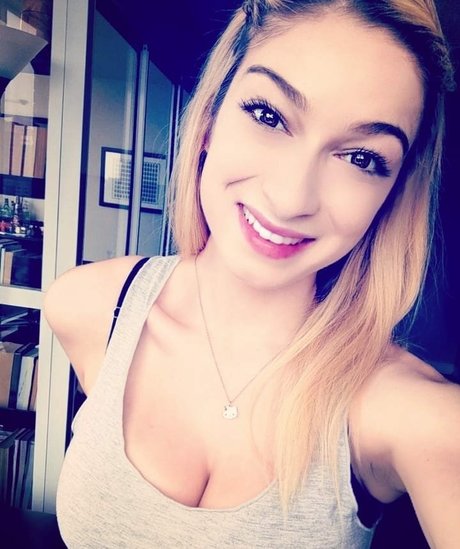 Sydney Meyer high quality model pics