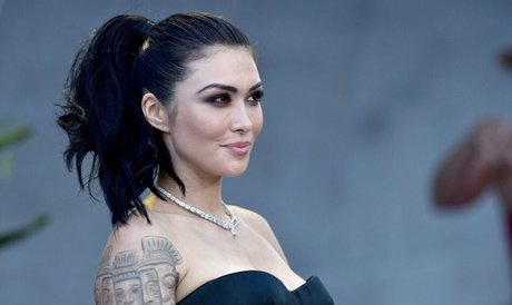 Daniella Pineda sexy actress pics