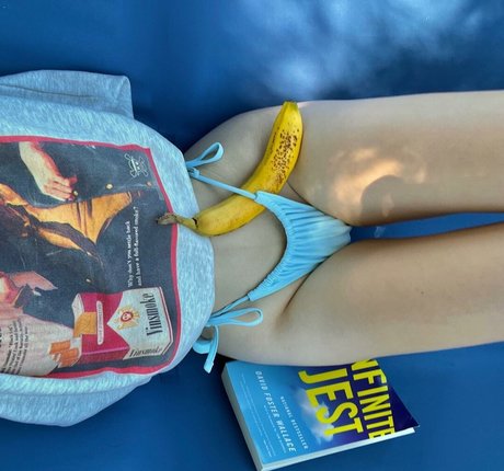 Hurdygurdygirly exclusive star picture