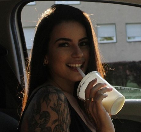 Ayliner pornstar picture