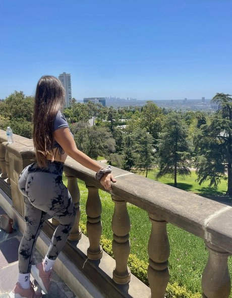 Teddy Mountinho hot actress photo