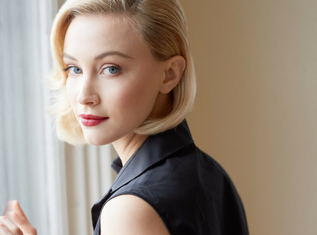 Sarah Gadon pretty actress picture
