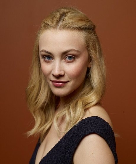 Sarah Gadon pornographic model galleries