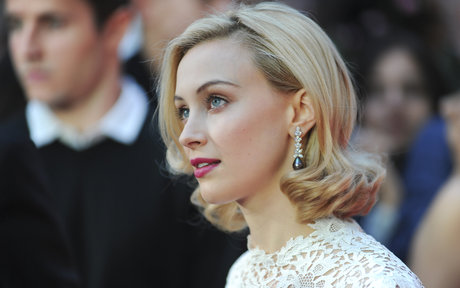 Sarah Gadon pretty star pics