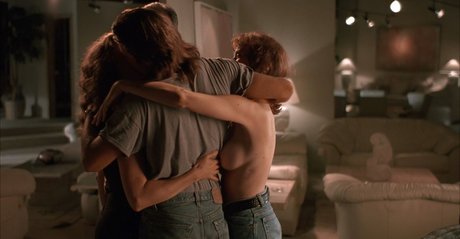 Mimi Rogers Profile pic