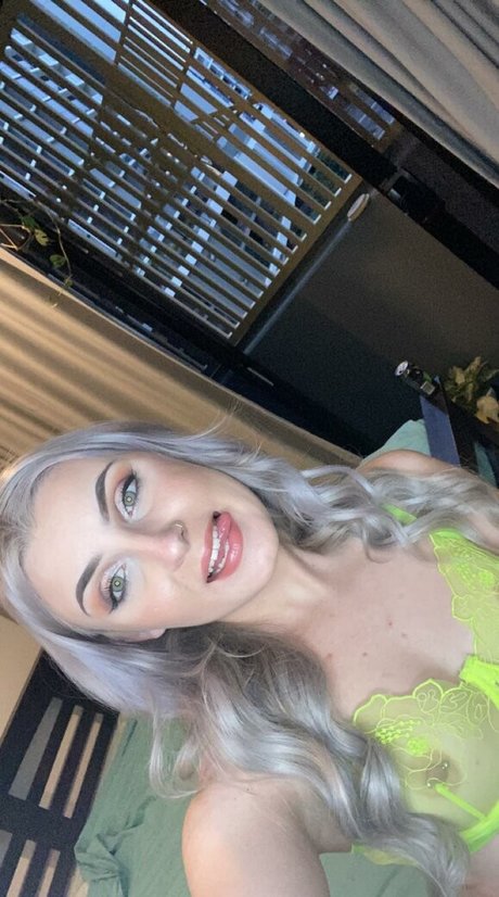 Julsxxx nude pornstar picture