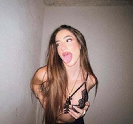 Lola Lolita pretty pornstar img