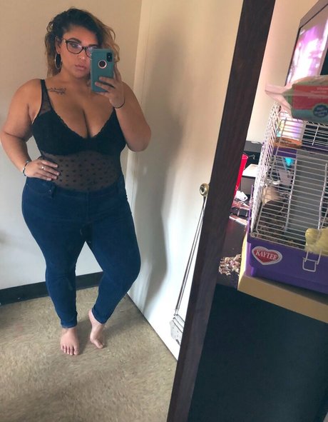 Leishla Gomez erotic model image