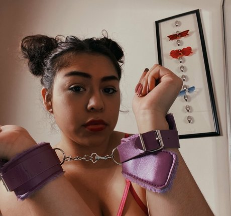 itatiiii nude actress img